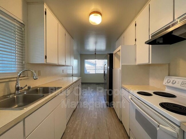 Photo - 6 Begonia Ln