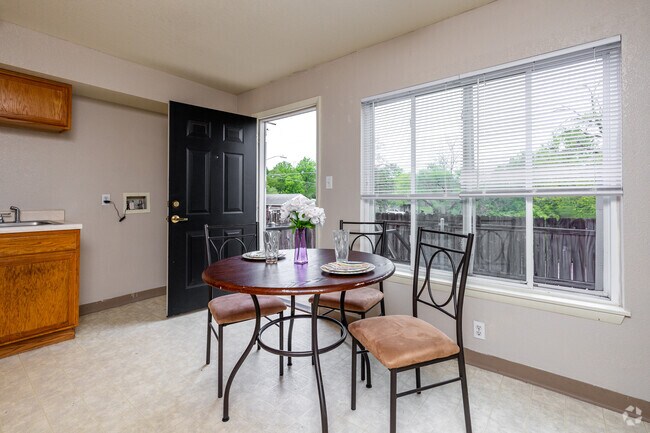 3BR, 1.5BA - 909SF - Dining Room