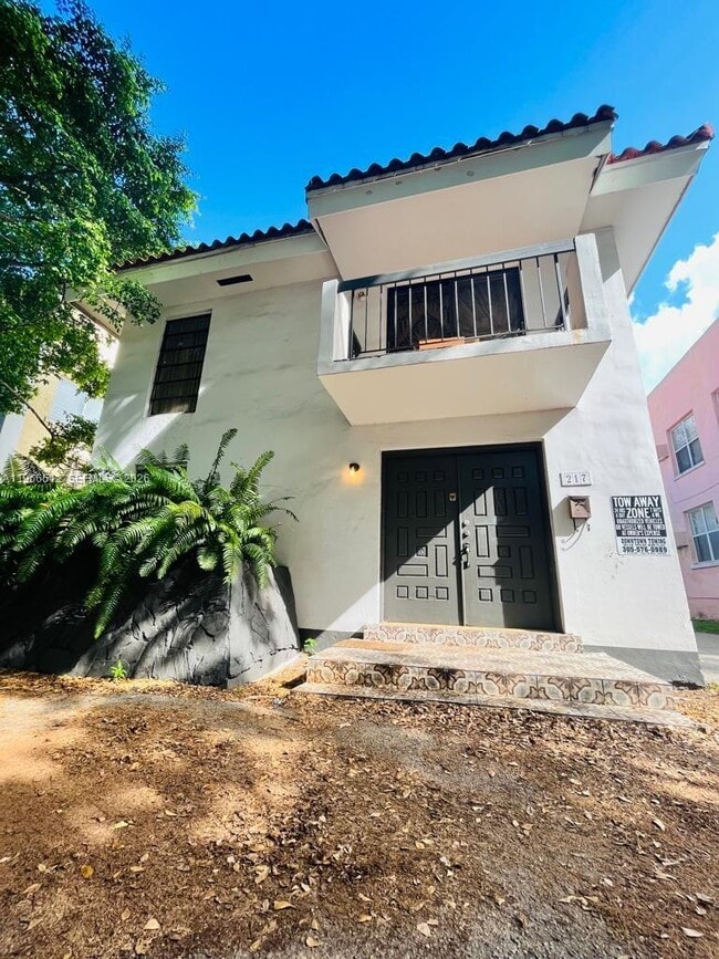 Building Photo - 217 Calabria Ave