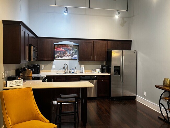 204 Conti St Unit 1B