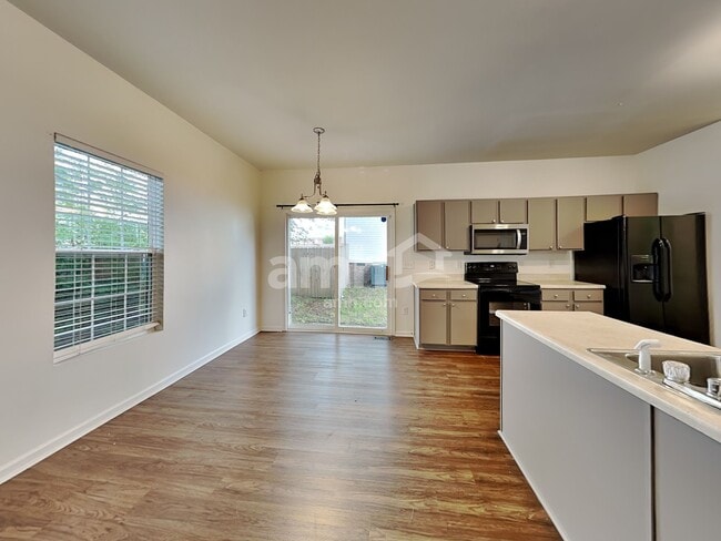 Photo - 704 Marjam Ln