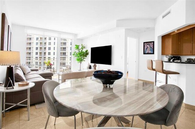 Photo - 801 Brickell Key Blvd Unidad 801 Brickell Key Blvd # 907