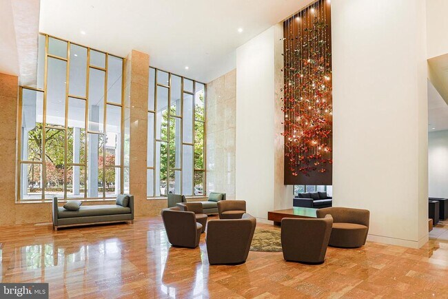 Building Photo - 2401 Pennsylvania Ave Unit 6B30