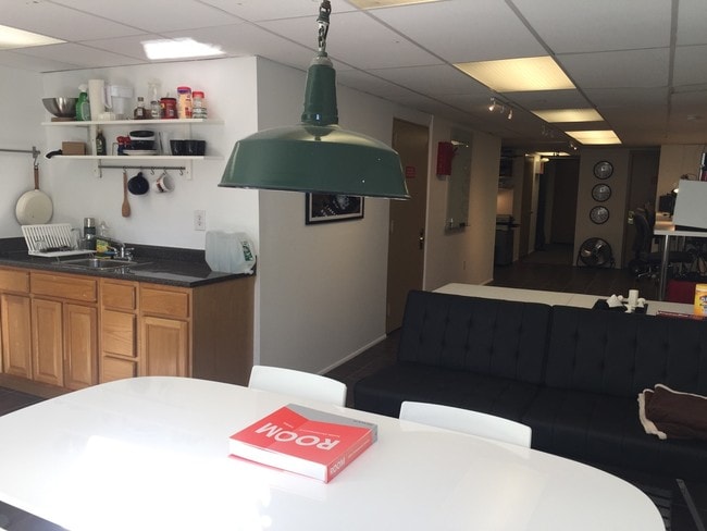 Photo - 156 E 109th St