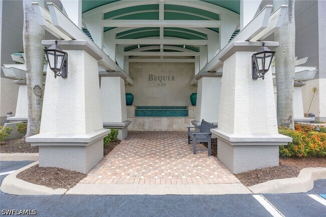 420 Cove Tower Dr Unit 1404