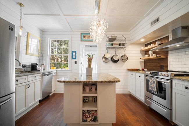 Photo - 237 Coming St