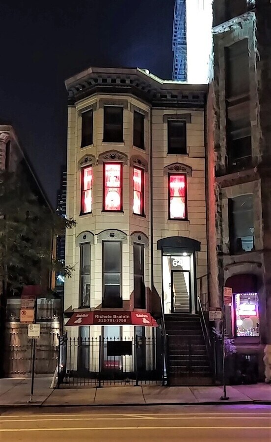 Photo - 642 N Dearborn St