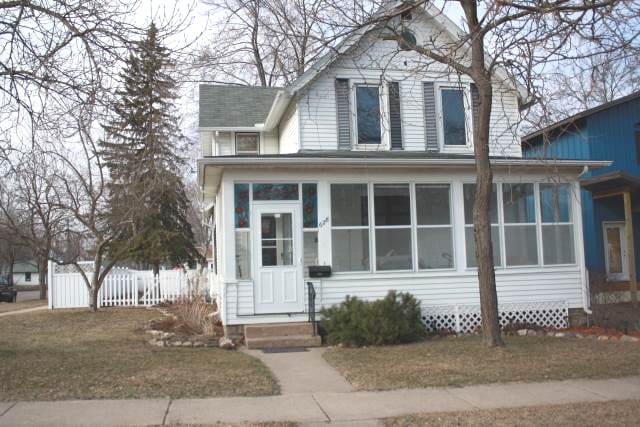 Building Photo - 628 W 10th St Rental