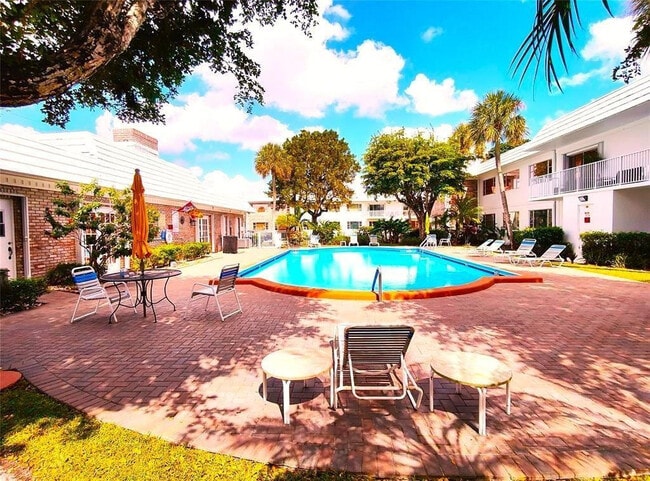 Building Photo - 412 S Cypress Rd Unit 222