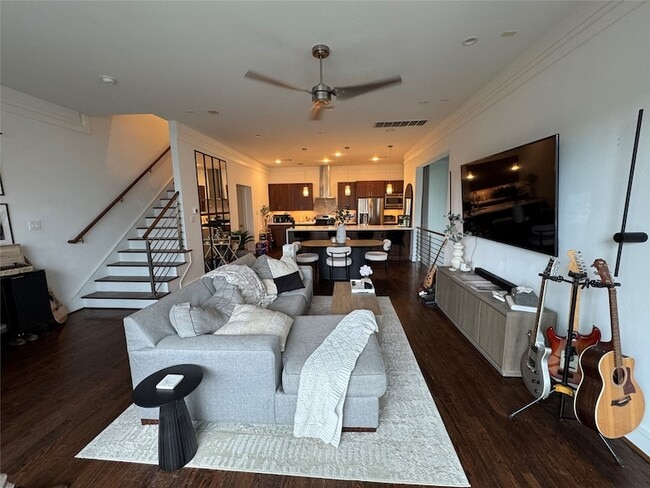 Photo - 5707 Schuler St