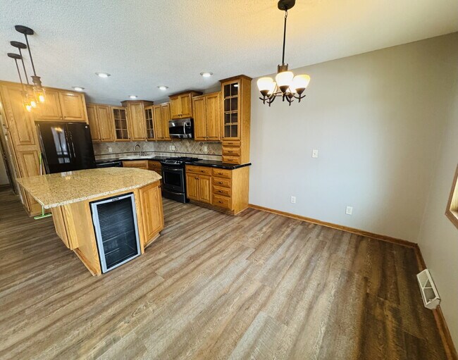 Photo - 7349 York Ave N