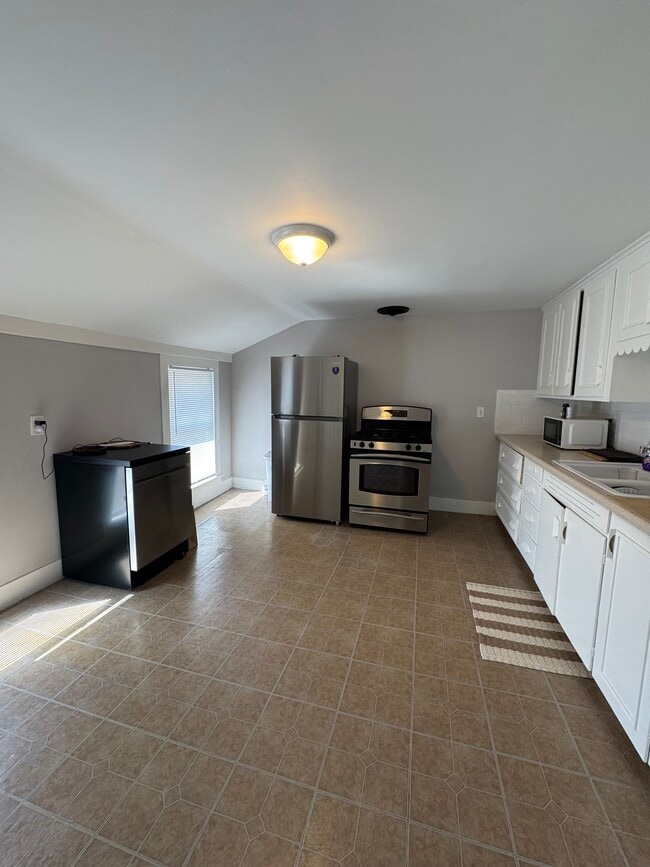 232 Cuyler St Unit 2