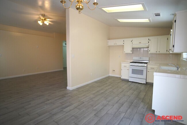 234 W Pilot Ave