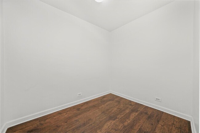 Photo - 1946 N Wilmot Ave Unidad 2