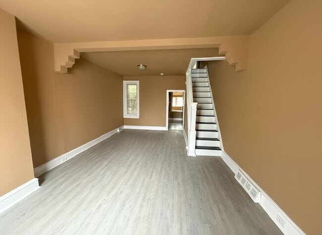 Building Photo - 3BD/1BA Hunting Park Apartment Available NOW!