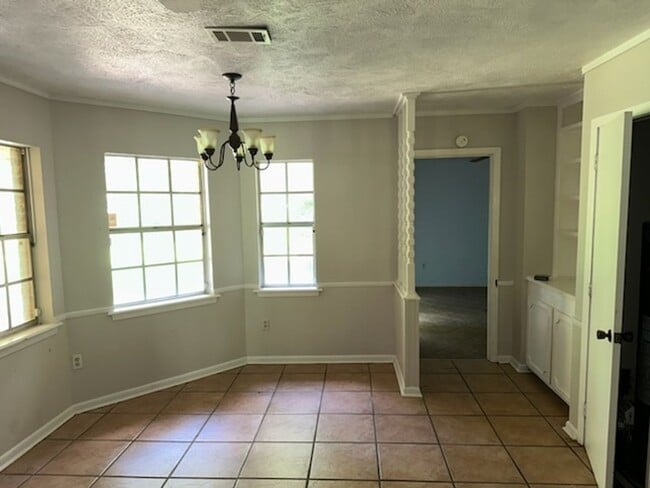 Photo - 595 Sykes Rd