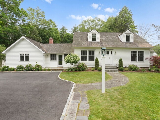 Photo - 947 Valley Rd House