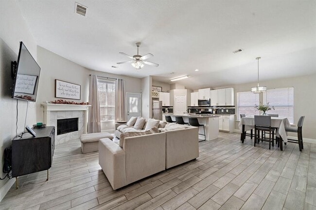 Photo - 1830 Sherwood Forest Cir House