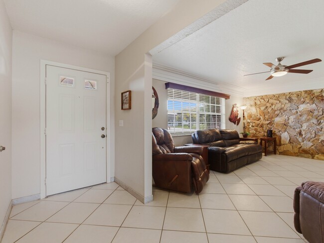 Photo - 6611 Venetian Dr