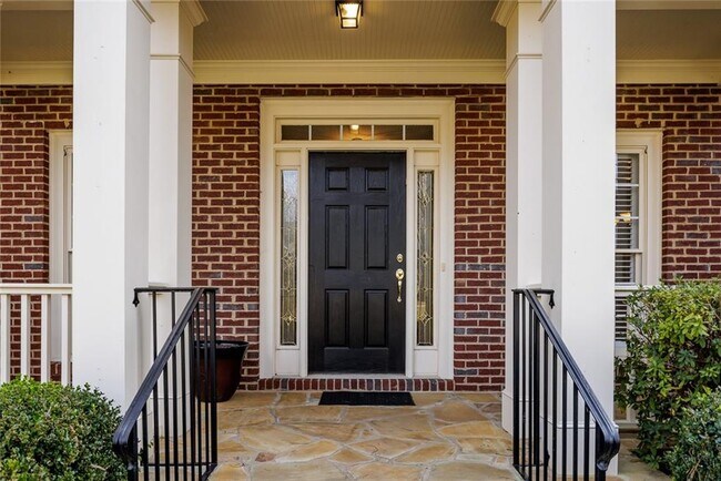 Photo - 2075 Willshire Glen