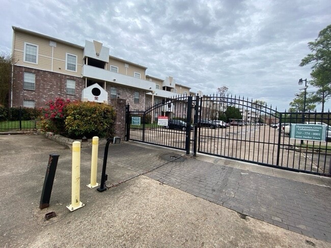 Building Photo - 6666 Harbor Town Dr Unit B106 Rental