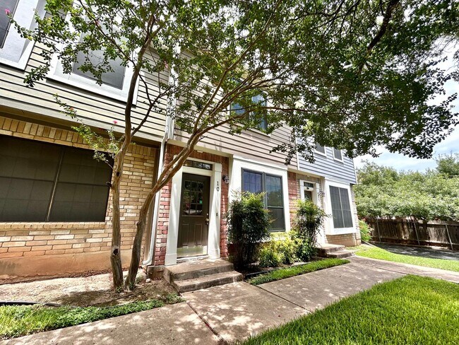 Photo - Lovely Rental with 2 Beds, 2.5 Baths & Spa...