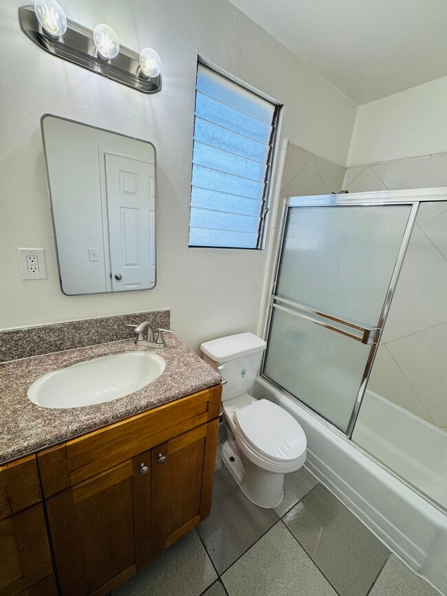 Unit 9 Bathroom