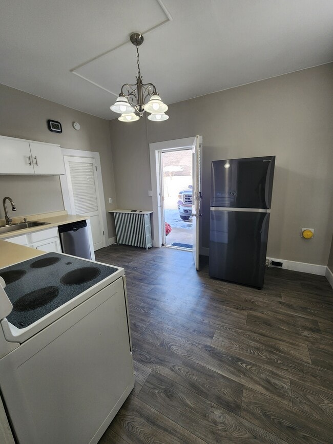 302 W Elm St Unit 2