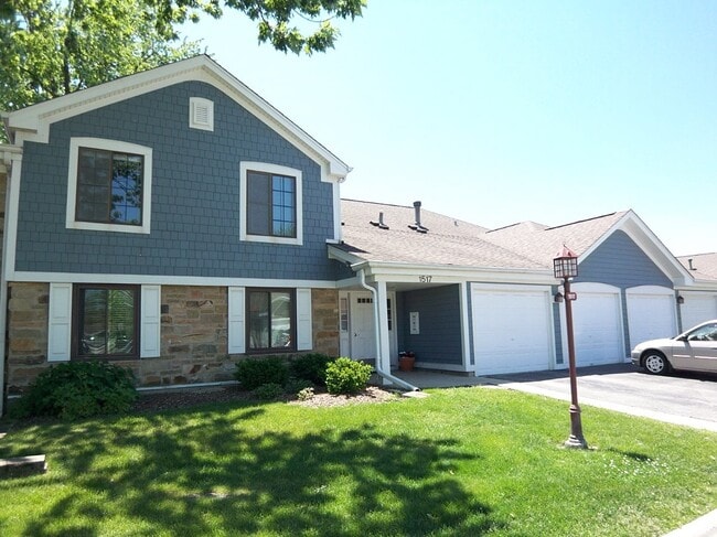 Building Photo - 1517 7 Pines Rd Unit C2 Rental