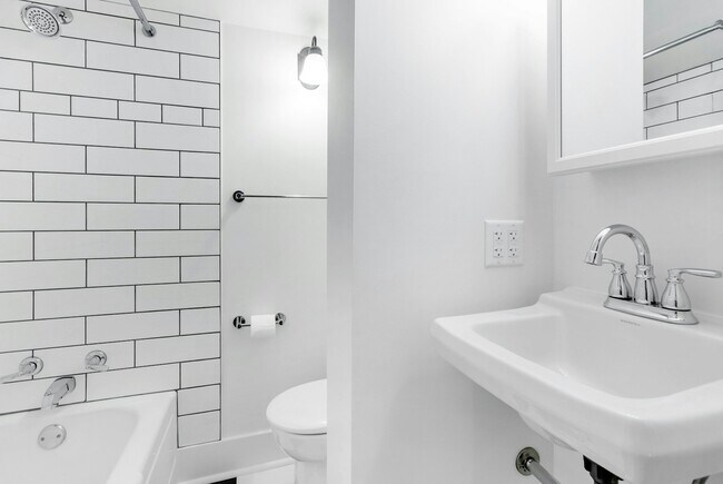 Photo - 836 E Dayton St Unidad 1