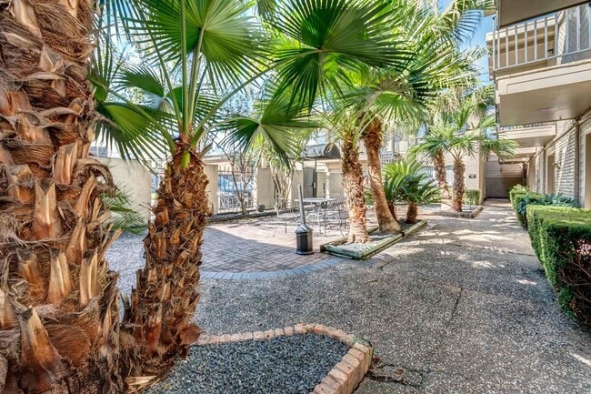 Building Photo - 4321 Hazard St Unit 3