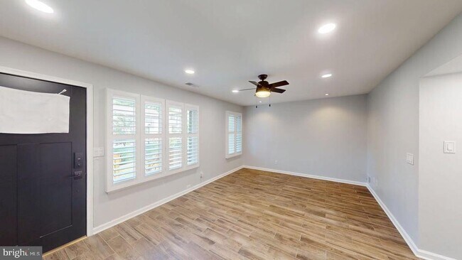 Photo - 1689 Westwind Way