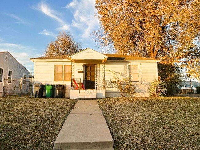 Building Photo - 2644 NW 11th St Unit 3229 se 14 place