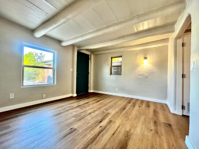 Photo - 422 Towner Ave NW Unidad B