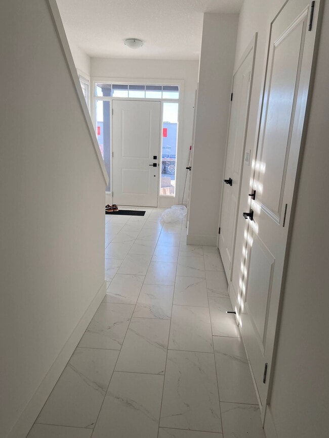 Photo - 969 Deveron Cres