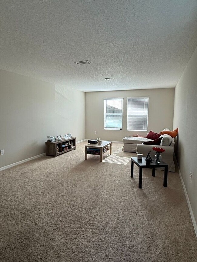 Photo - For Rent – Spacious 5-Bedroom Home in Lithia