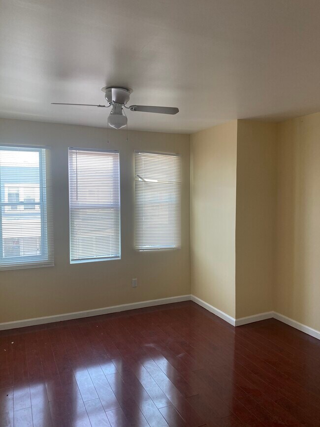 Photo - 5629 Malcolm St