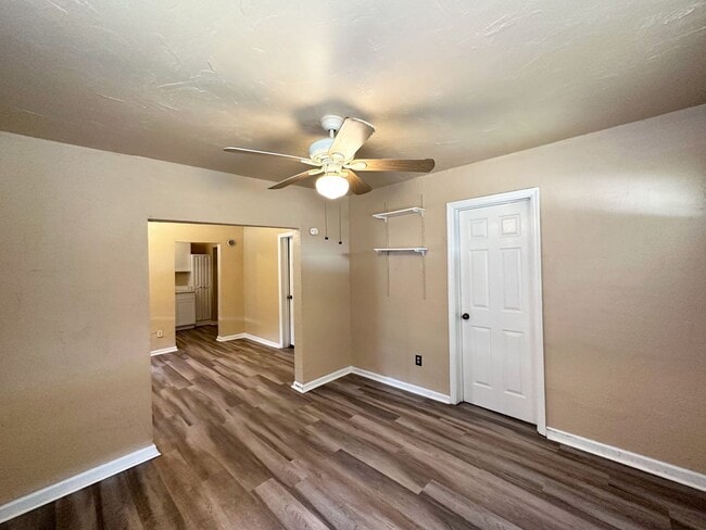 Photo - Beautiful 2 Bedroom, 1 Bathroom House in Fifth Avenue Available Now