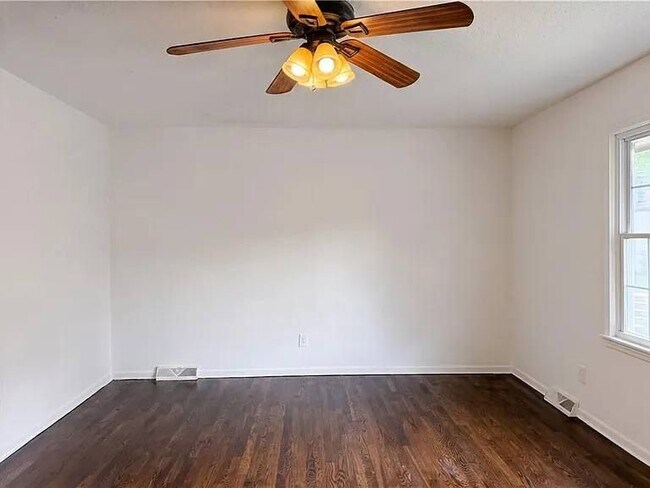 Photo - 1913 NE Grant Cir