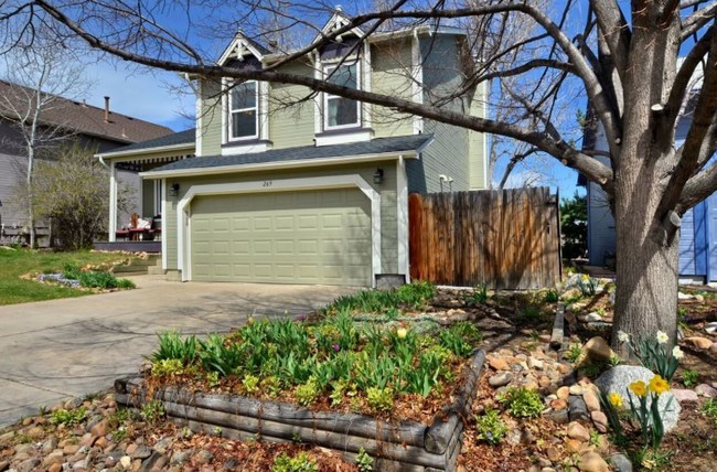 Photo - Fantastic 4BR, 3.5BA! Deck, FP, great yard, location!! (Regal)