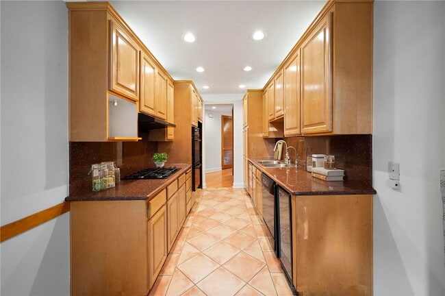 Photo - 750 S Bundy Dr