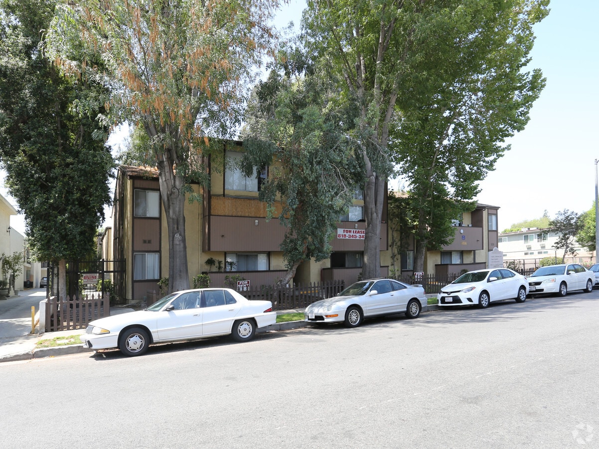 Collins West Apartments - Collins West Apartments