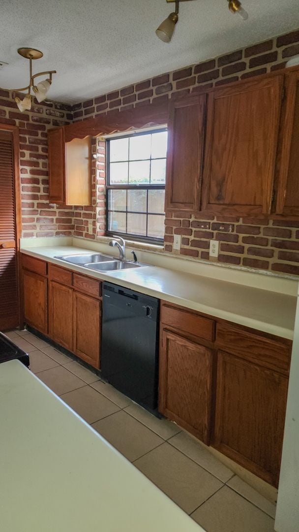 Photo - 486 Tamarack St