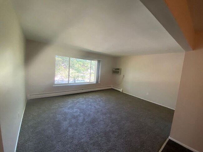 Photo - Beautiful 3 bedroom with updates galore- N...