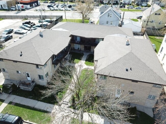 Building Photo - 4651 N 36th St. (12 unit)(ACE PROPERTY)