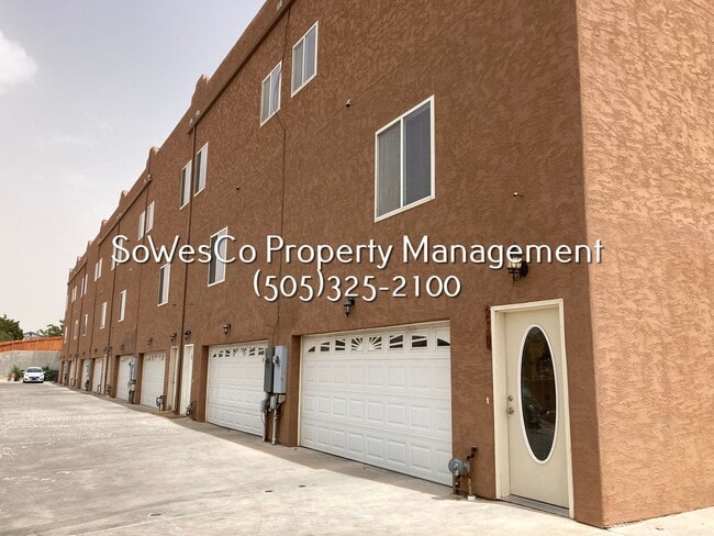 Building Photo - 3 Bedroom 2 Bath - three story home with Garage