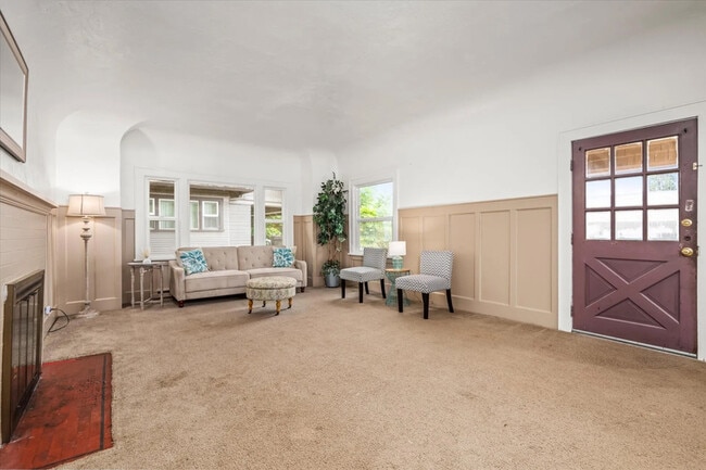 Photo - 561 Madison St
