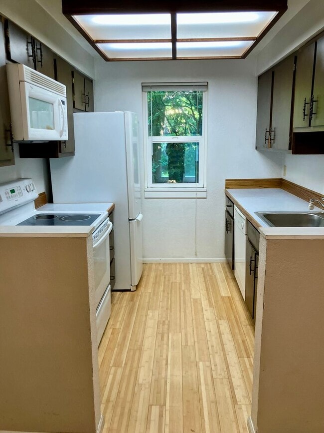 Building Photo - Spacious 2-Bed, 1.5-Bath Home with Firepla...