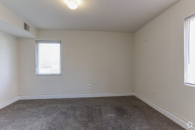 1BR, 1BA - 663 SF