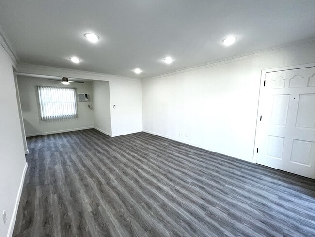 Photo - Palms Apartments